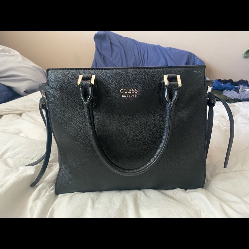 Guess purse - Picture 2 of 3